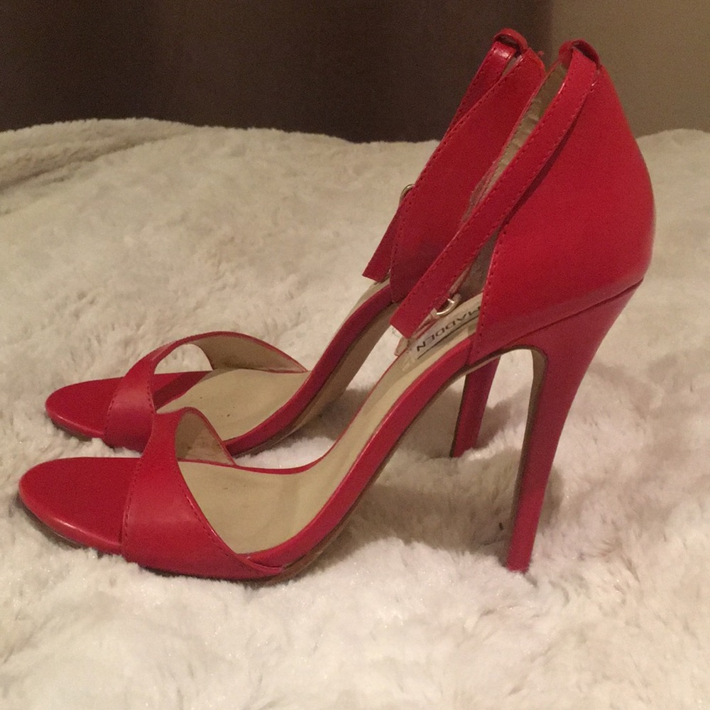 Milon red heels